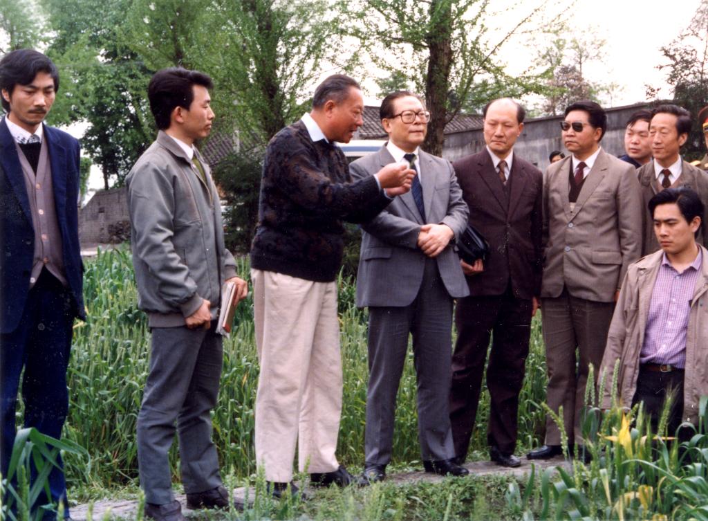 1991年，江泽民同志视察环球360游戏